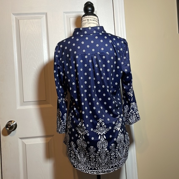 Women’s long sleeve top. - Picture 3 of 5